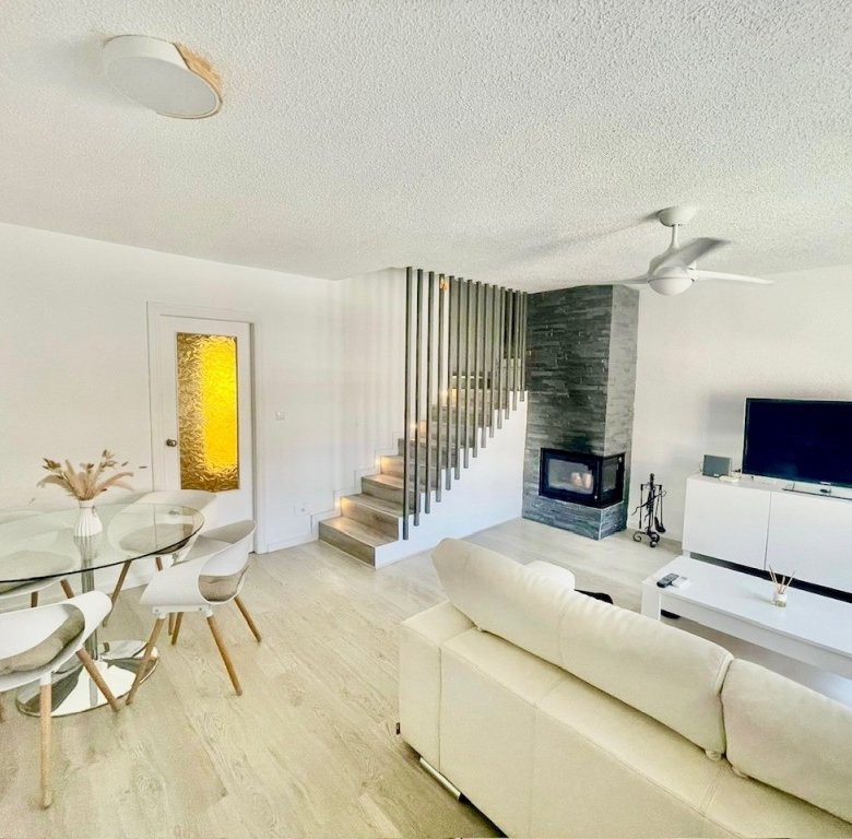 4 Bedroom 2 Bathroom Town House in Aquilas full 1484900 65298696