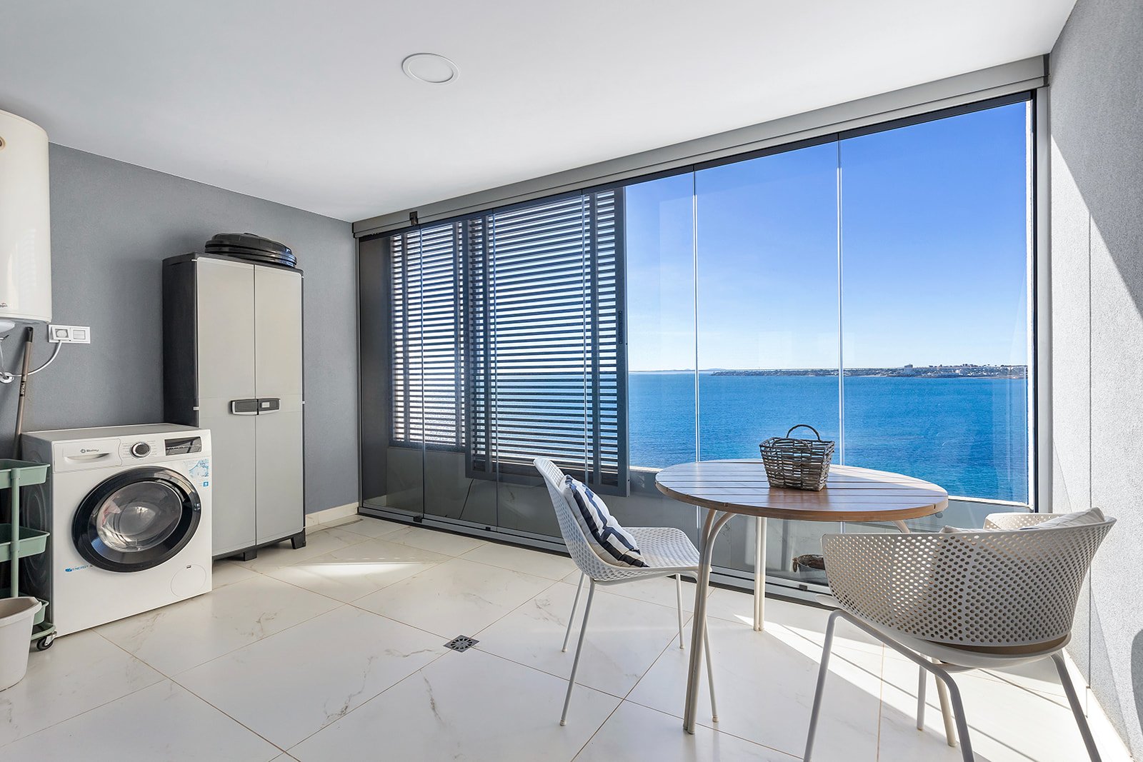 Posidonia y panorama mar