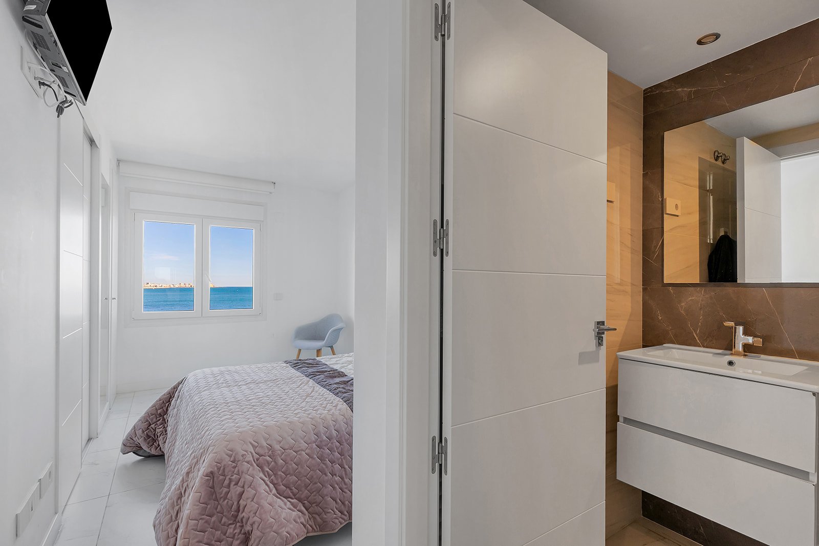 Posidonia y panorama mar