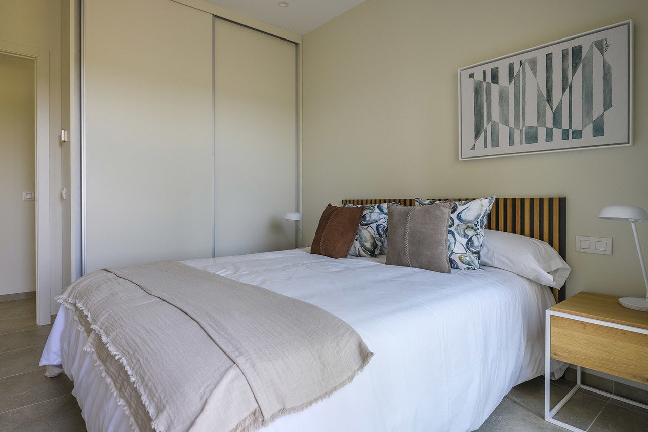 Bisbita-22-023-Las-Colinas_xlarge