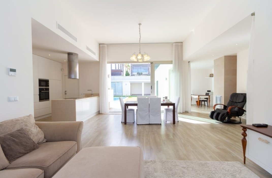 IGF62LU4RmFl_1709738494-fullHD