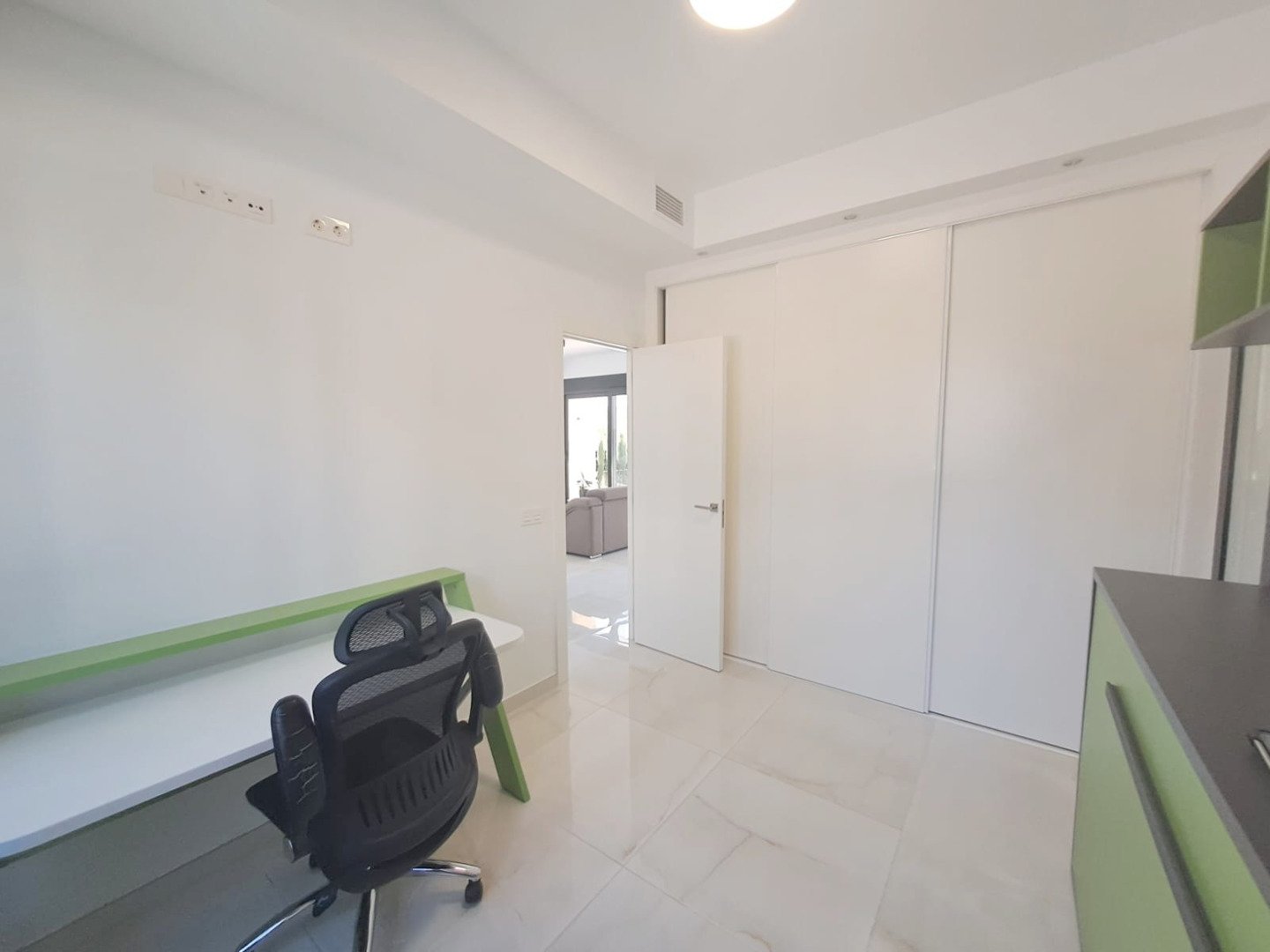 XUXYm28KLrgv_1748603830-fullHD