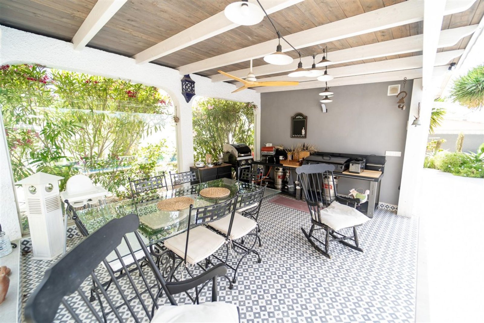 g_ur2r8cb0qqaw48ep5fmv