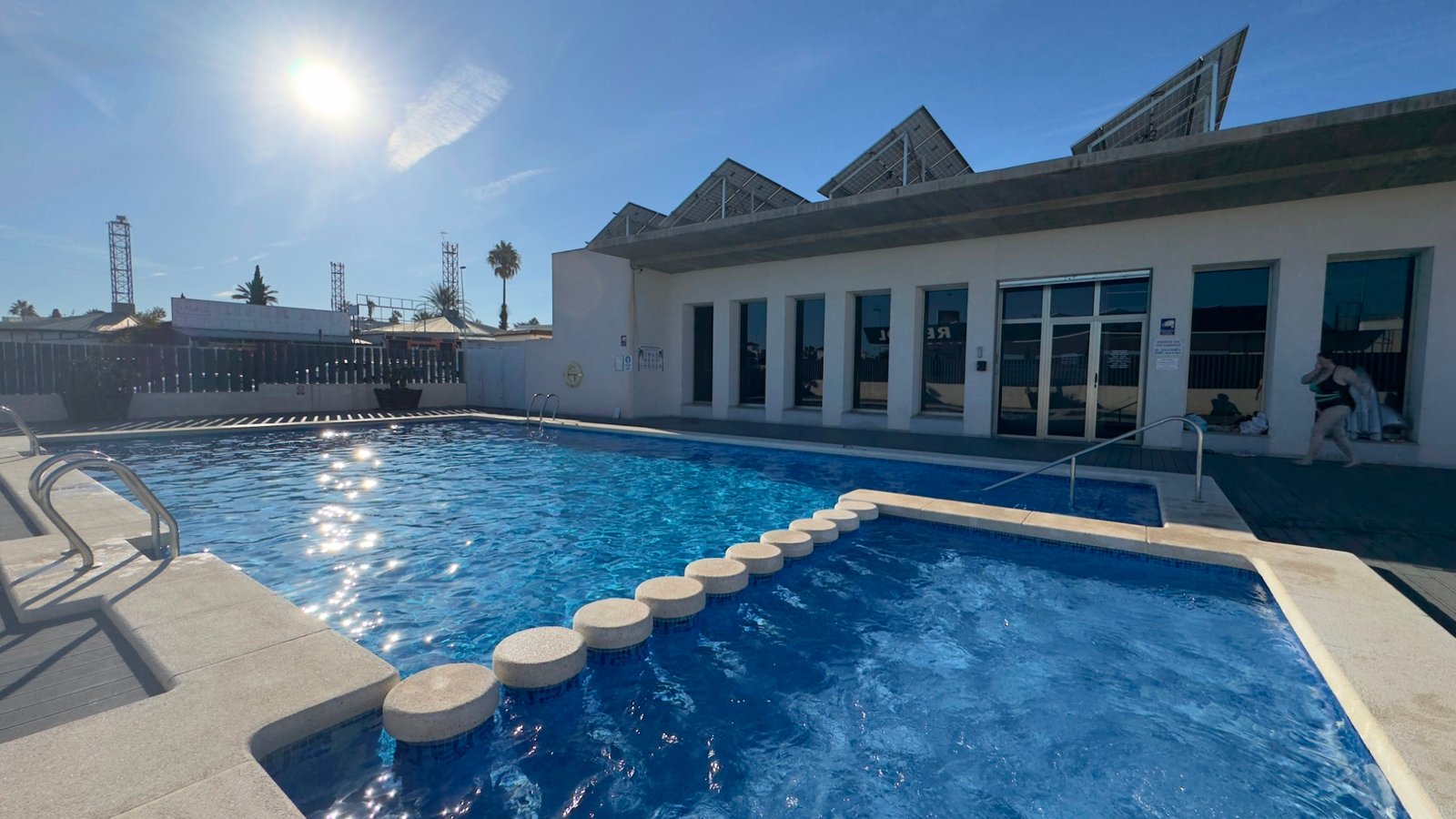 o_1j8jm1870icnhblbkm1f21jce2b