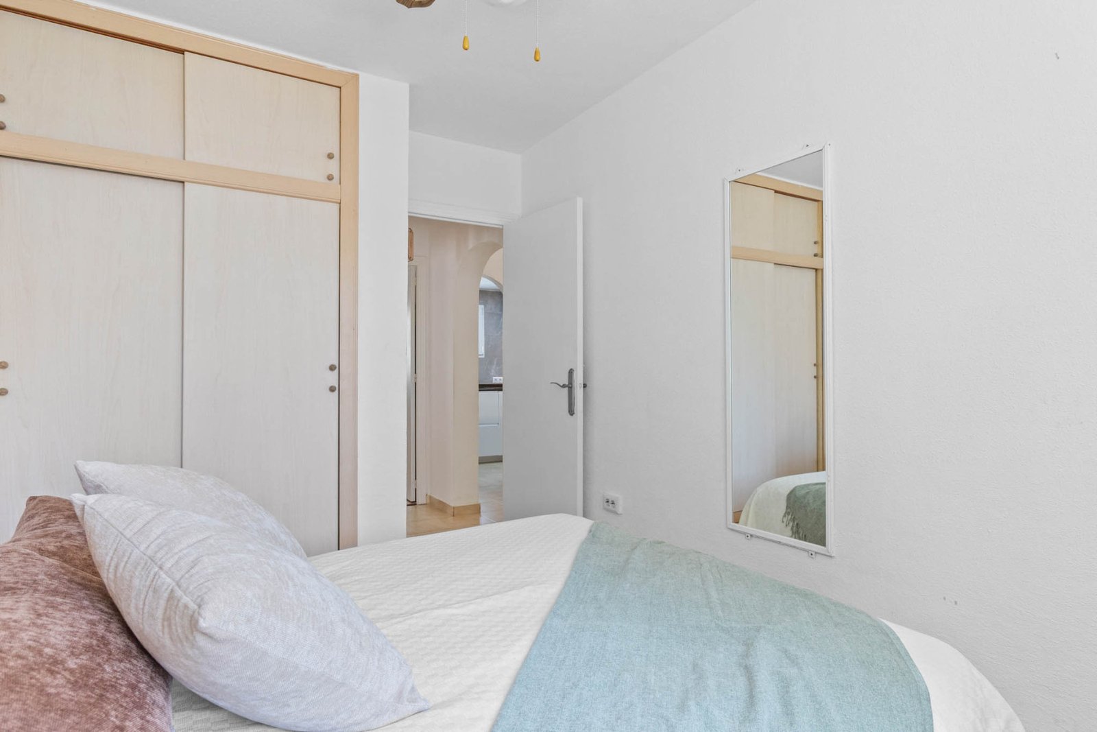 o_1j9mmf9fkl9t25b139p111g8os2b