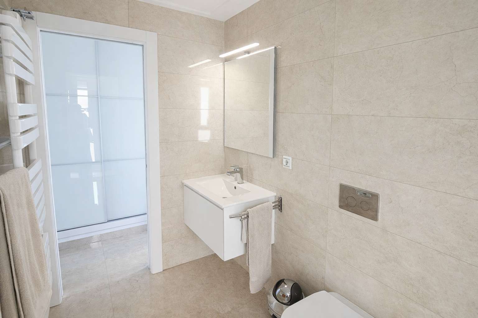 12852_stunning_detached_villa_with_heated_pool_and_large_underbuild_190226155443_26.1