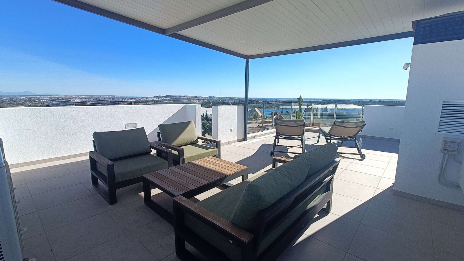 12852_stunning_detached_villa_with_heated_pool_and_large_underbuild_190226155458_30