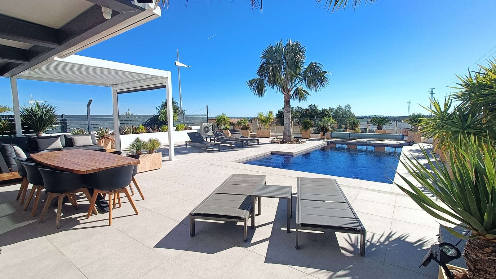 12852_stunning_detached_villa_with_heated_pool_and_large_underbuild_190226155558_55