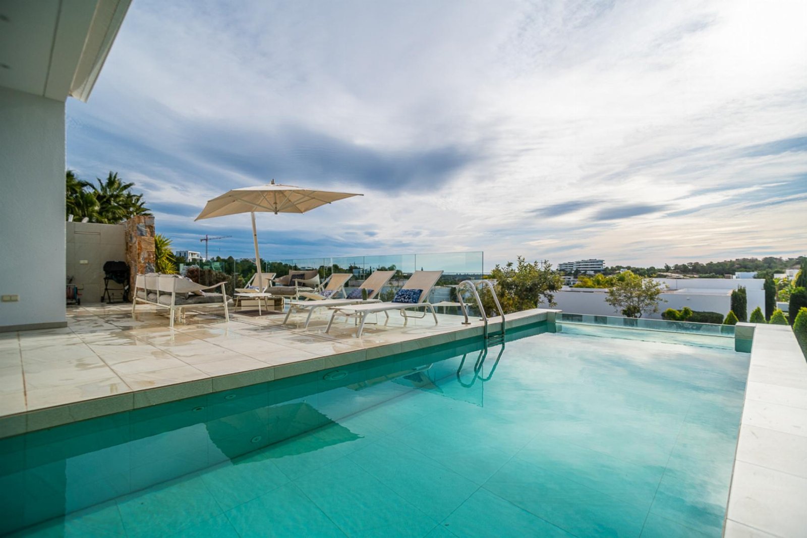 2118_o_1inor9h5u15b8m4219u51emh1mko1m