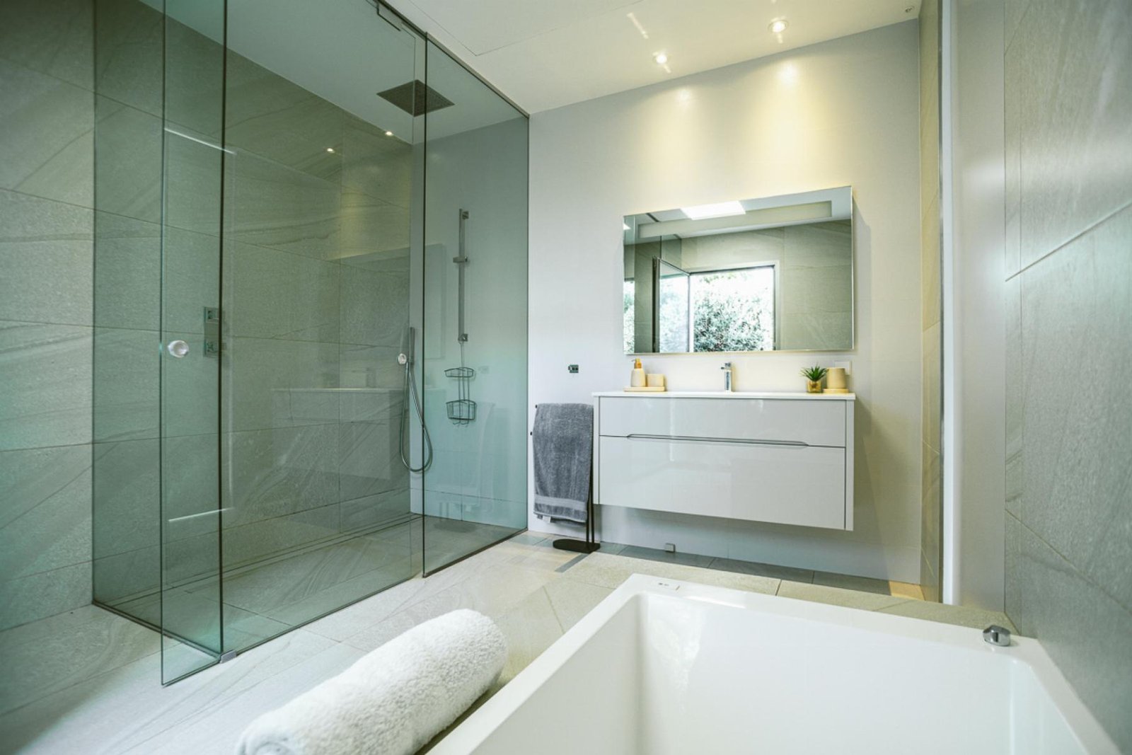 2118_o_1inor9h5udi91j7p11pj13rlma227