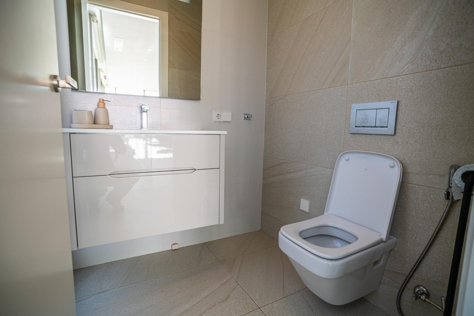 2118_o_1inor9h5ulf22vv11m91g8q1l2r23