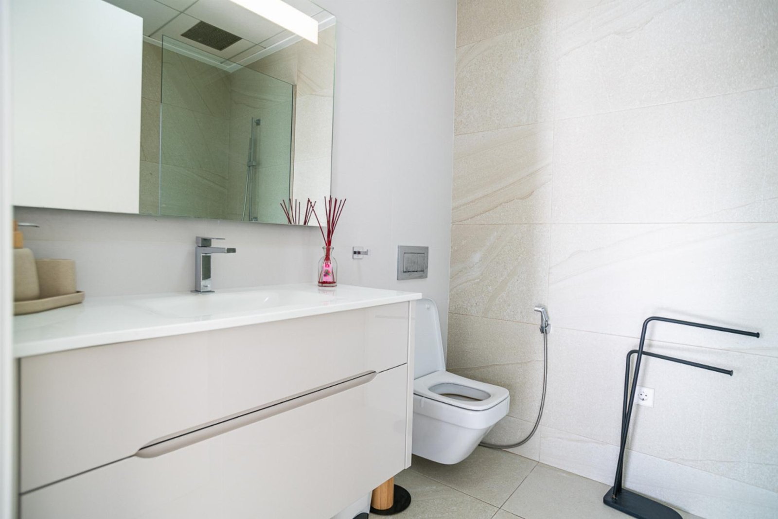 2118_o_1inor9h5vq4ql0ar1914h01pu02g