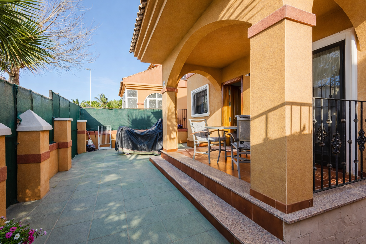 2237_o_1ji51fhol106e88e1ieiqf8cdie