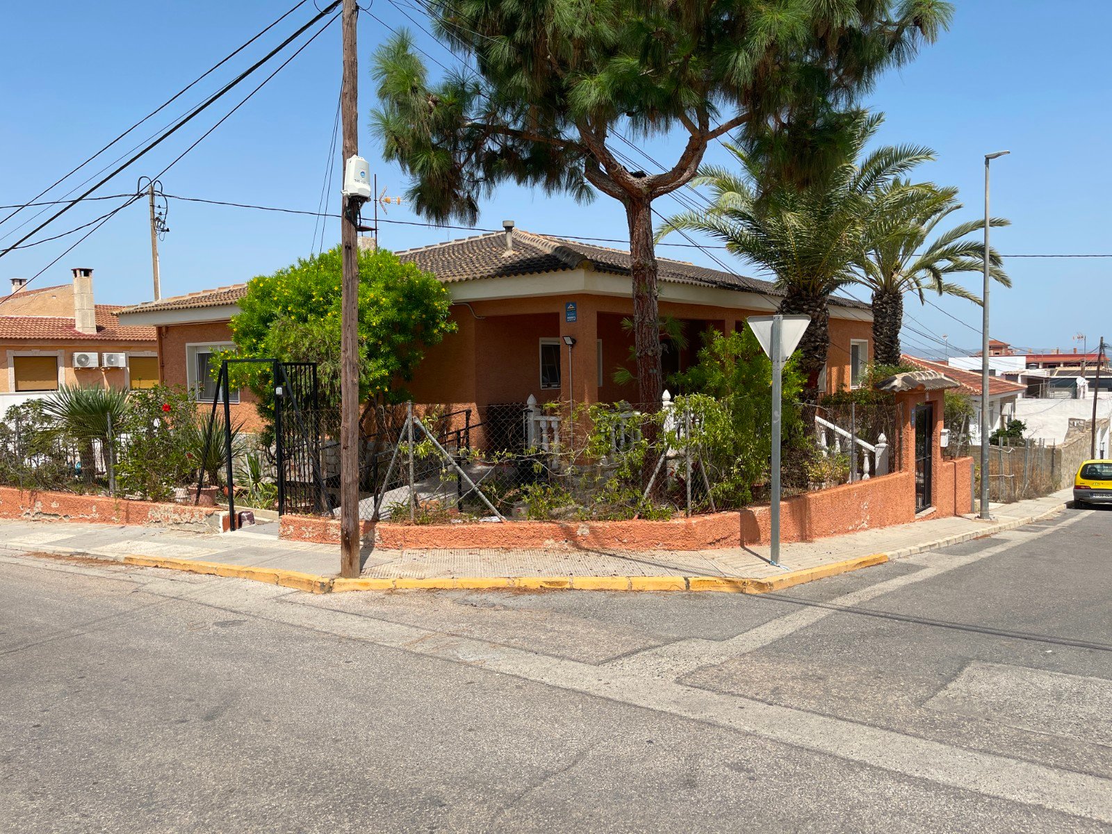 569866_694127f3a4511