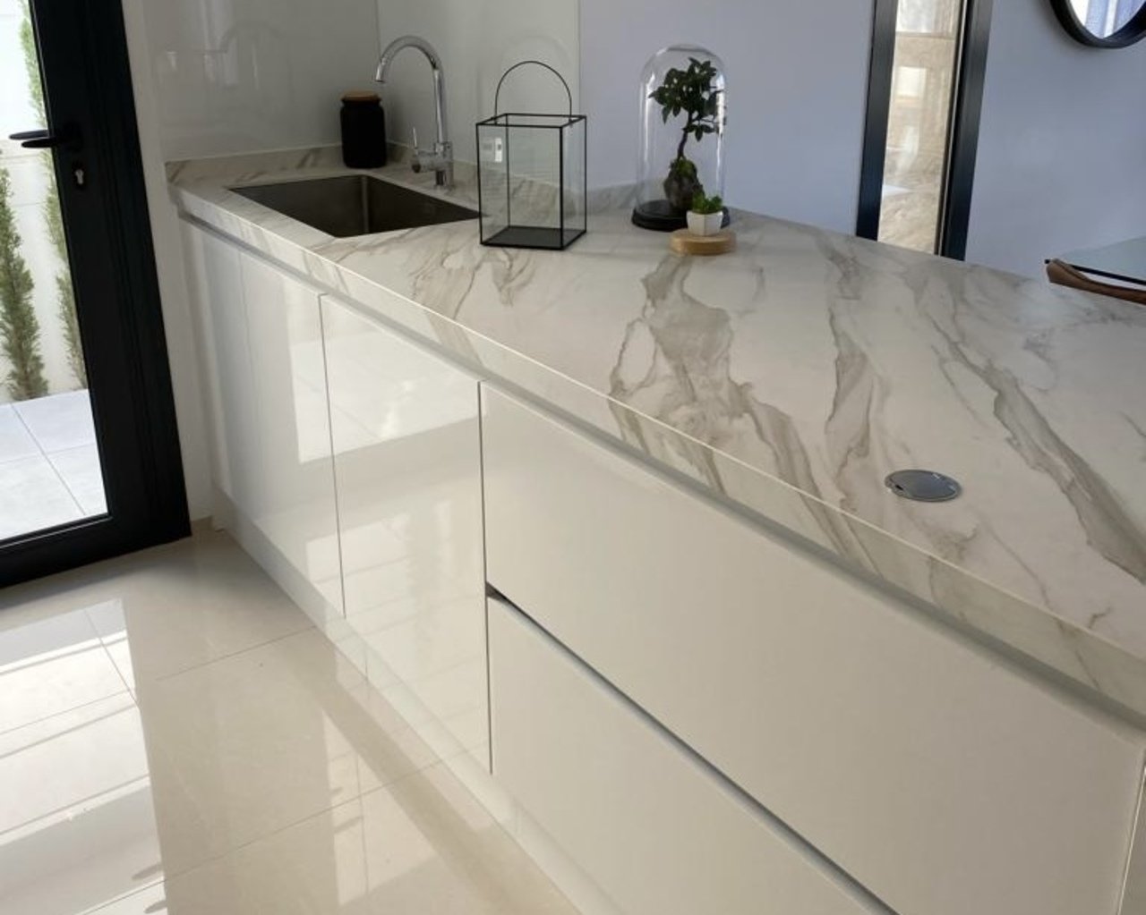 86c36d7f-f401-40b1-bda5-8f0c70072dd7_xlarge