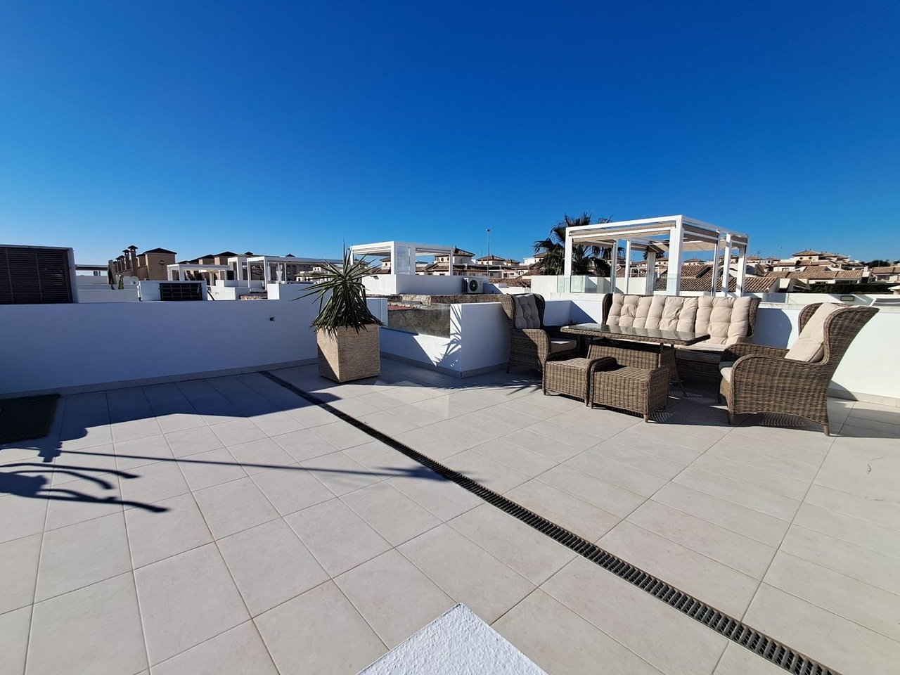 905b8730-7e40-4bb1-b21c-23d0225b58b2_xlarge