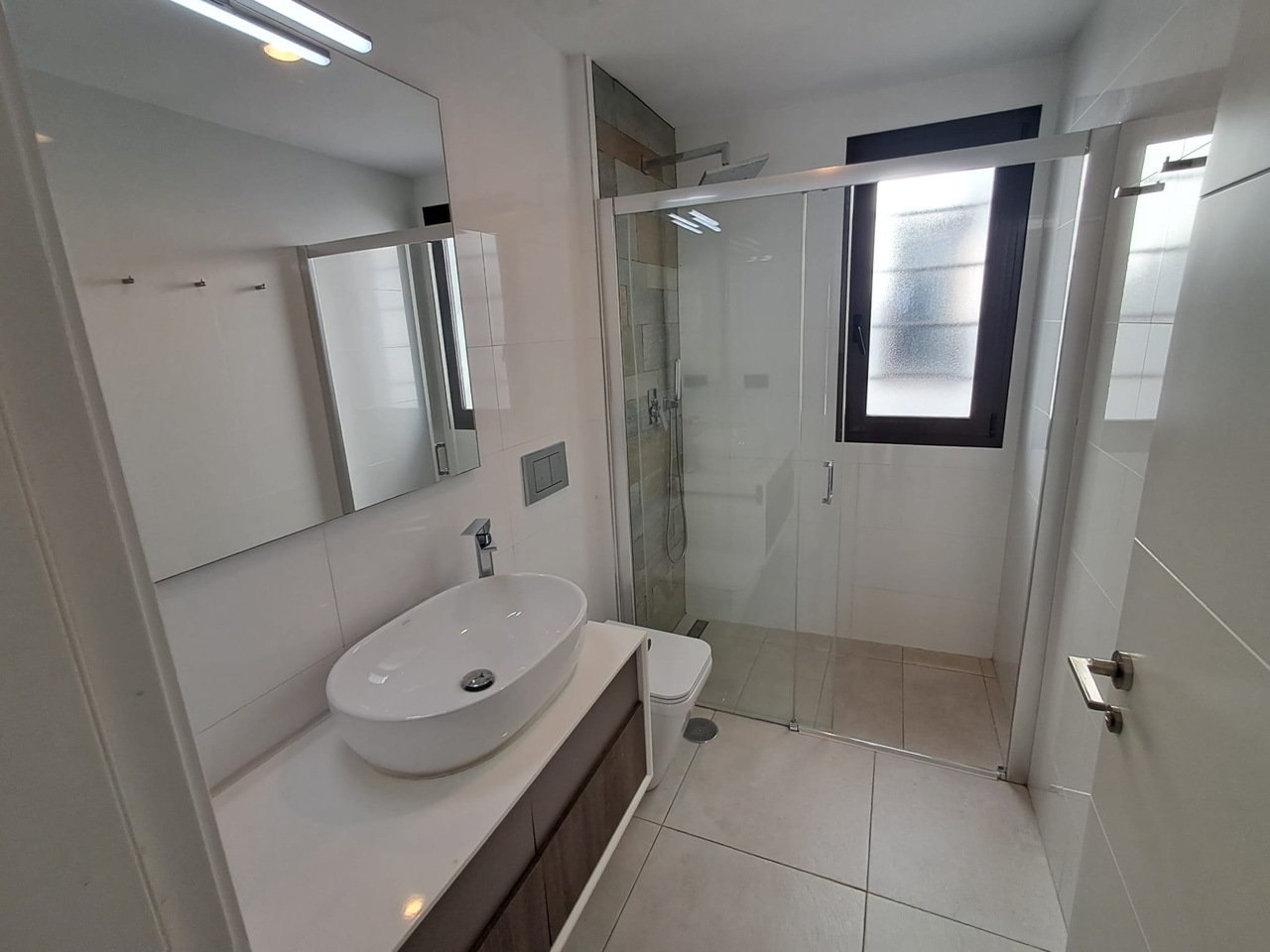 98766a49-74b2-4f6f-89ed-40e545faf19a_xlarge