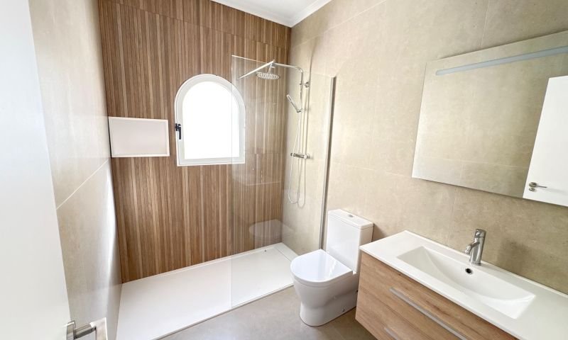 b36f4223-5d2b3e81-06d3-4dc9-8b12-9ee877160687