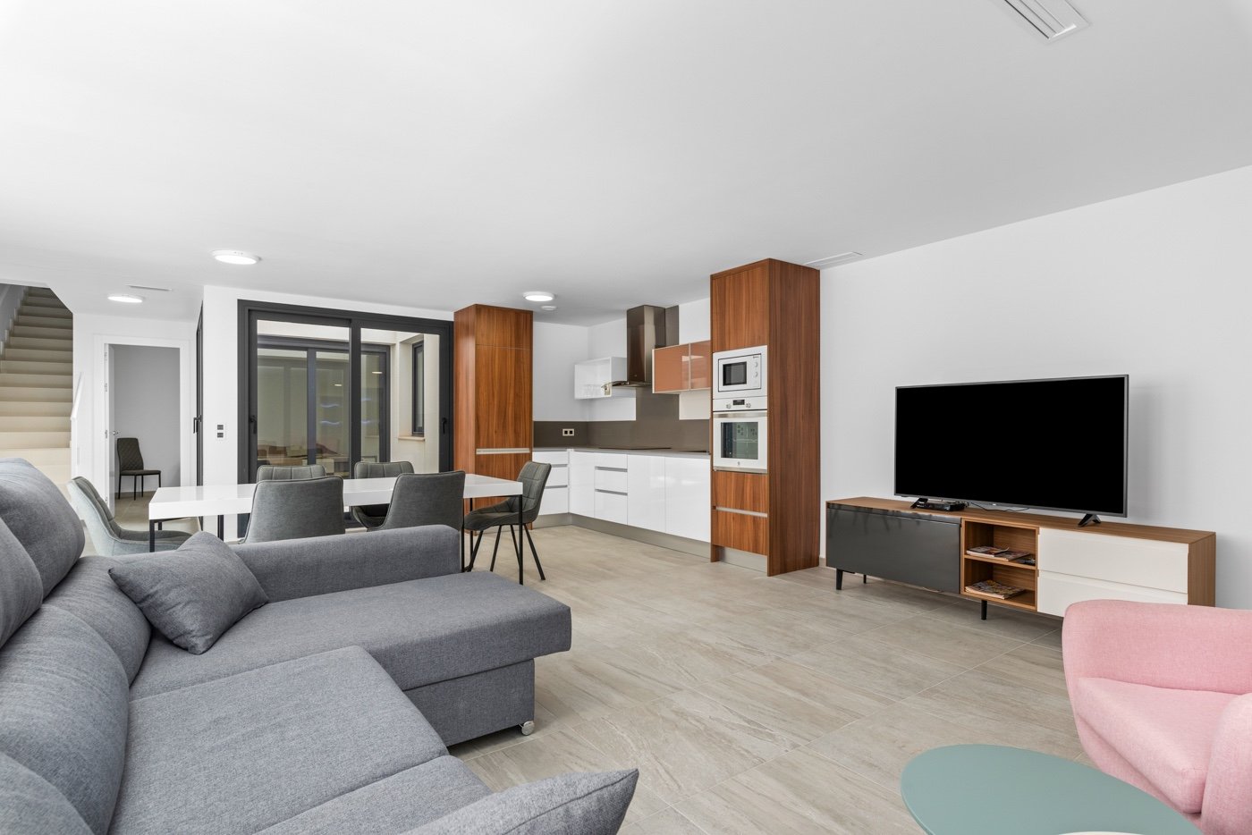 o_1ht6r1v1e118qbo71b5p18us1p8d41