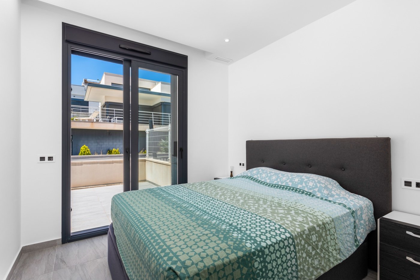 o_1ht6r1v1e15bs644vq0sbg1sbo3l