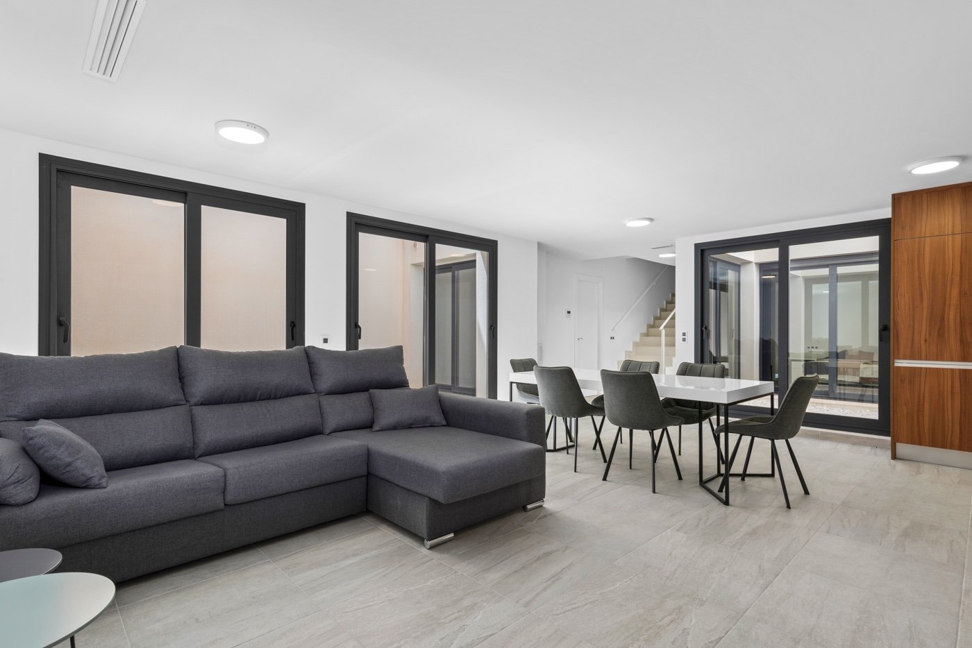 o_1ht6r1v1e19nv1gqd1g991he4ejl42