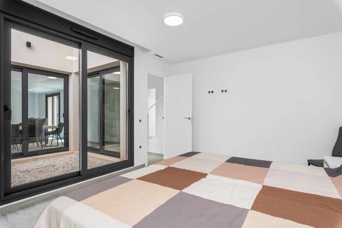 o_1ht6r1v1e1dgufq21peo1ago1cvj3q