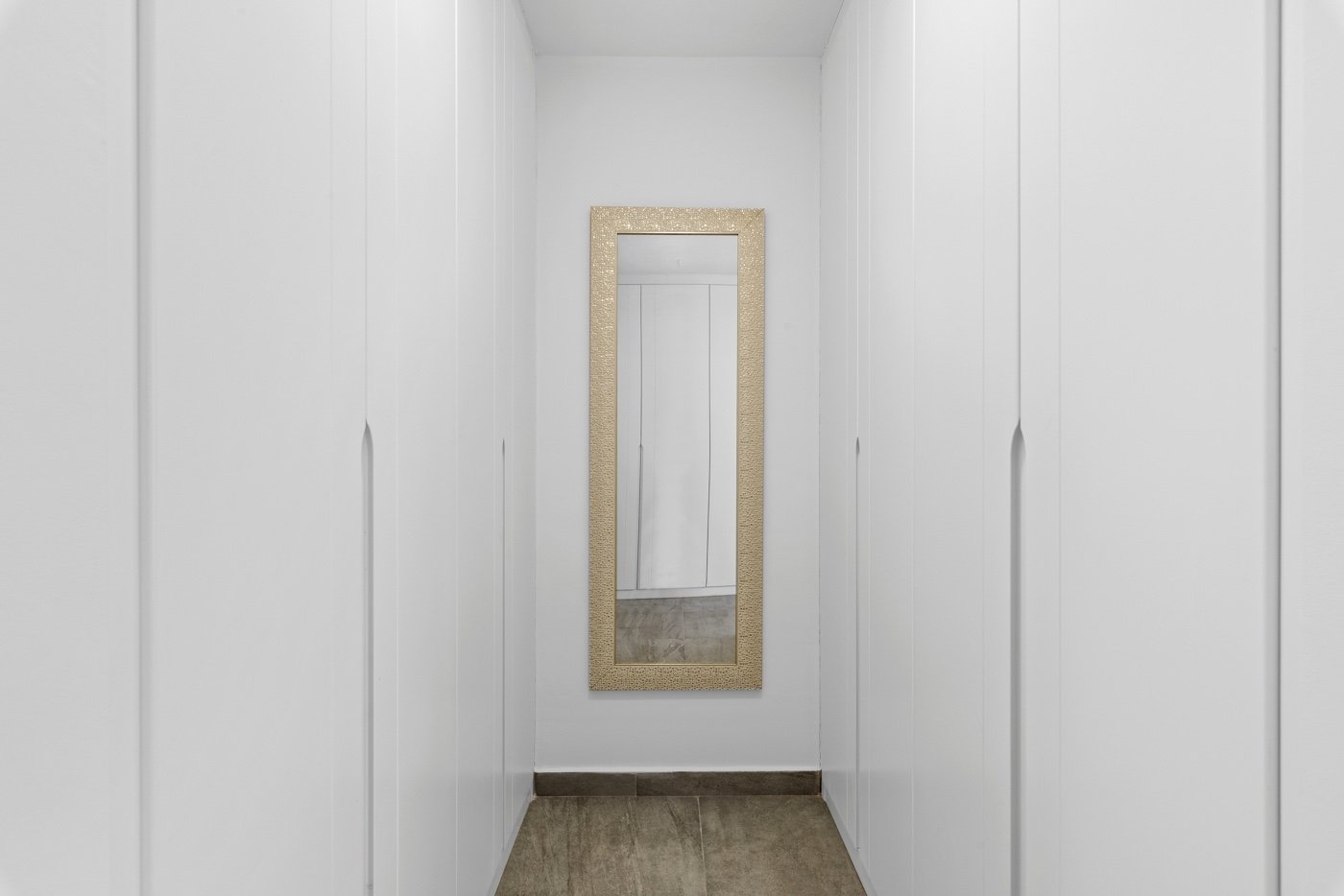 o_1ht6r1v1e1nq8cn915pvf9bkc744