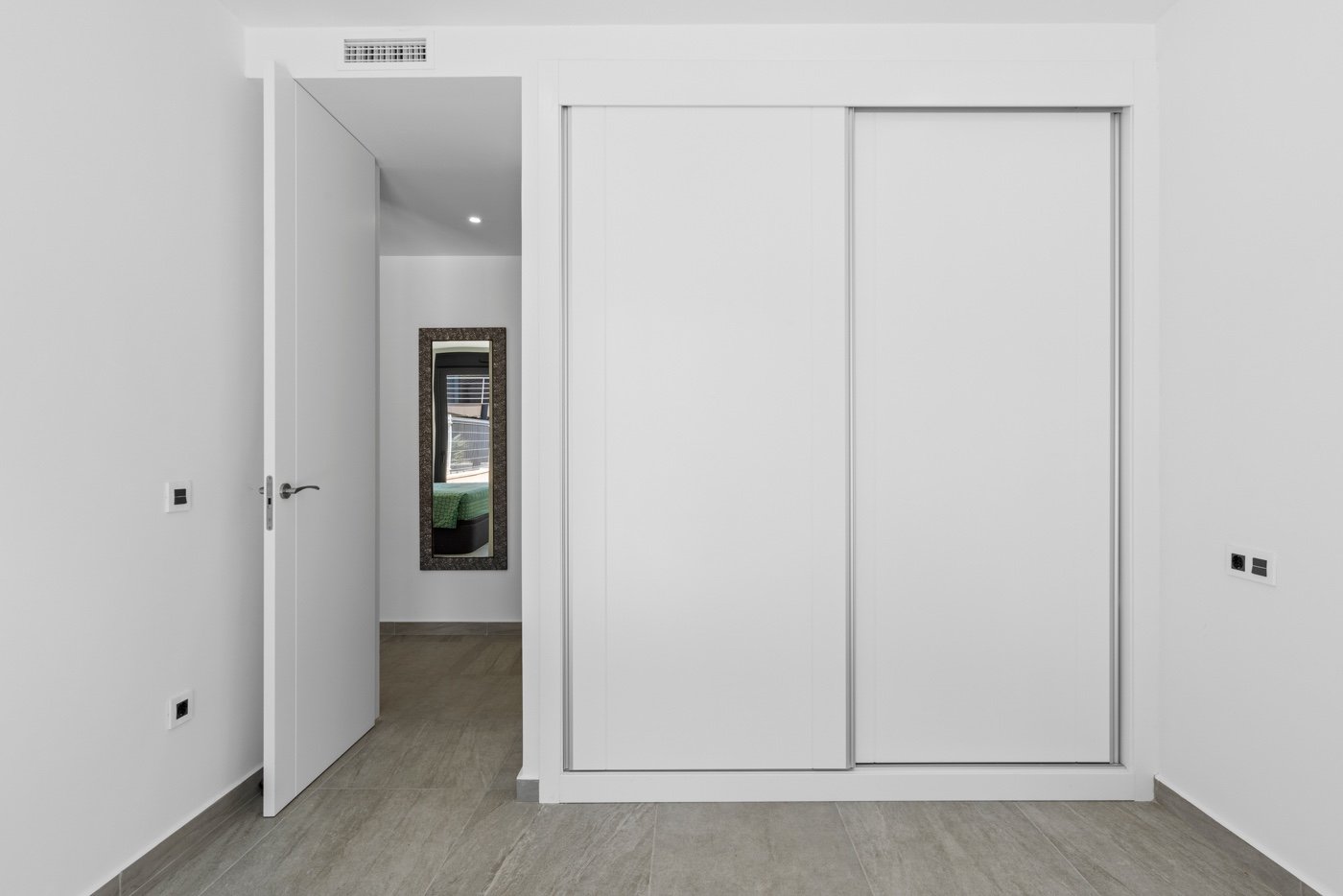 o_1ht6r1v1e7s91ig71cnq1uoeqrd3j