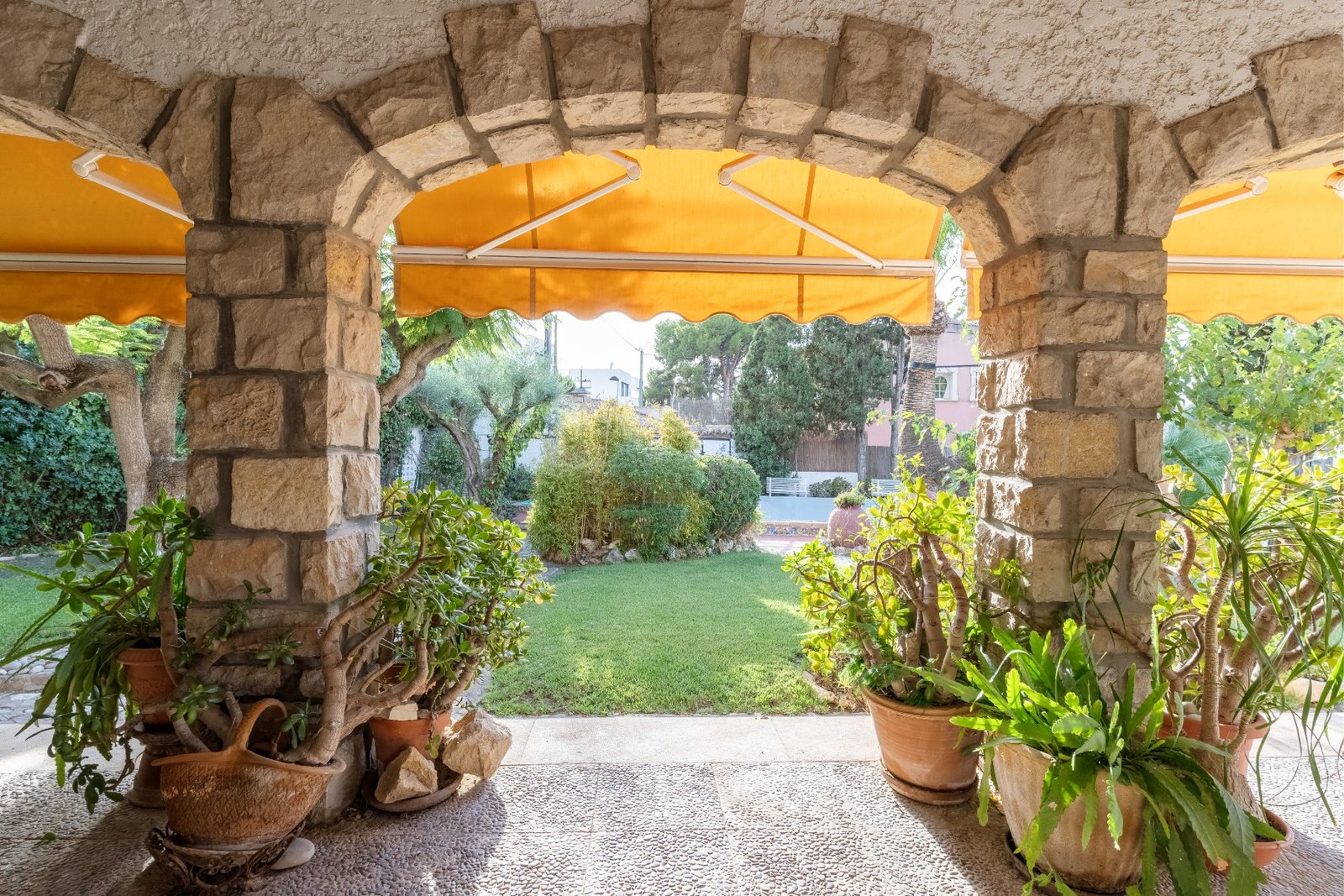 o_1iaa6ueo9n1o13lf14re1aarb83q