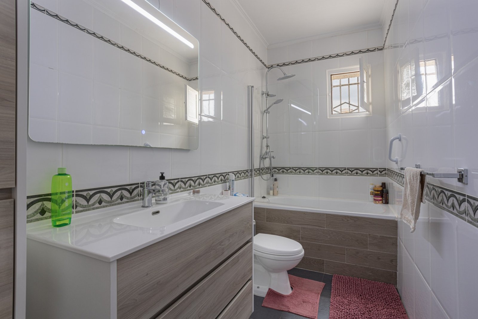 o_1iqvdgmo5ian19sak0m18mb1t0s22