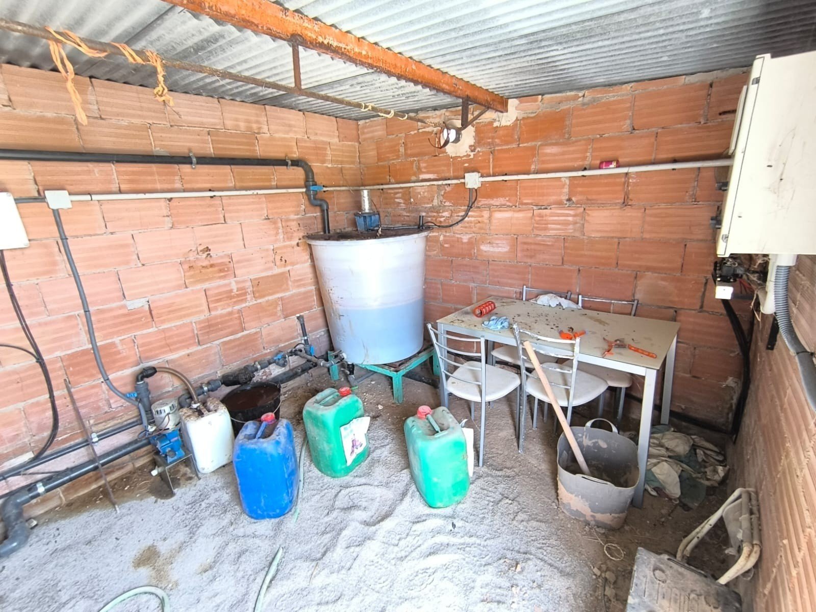 o_1isc0s2tb8ei3851bu8utmbc81i