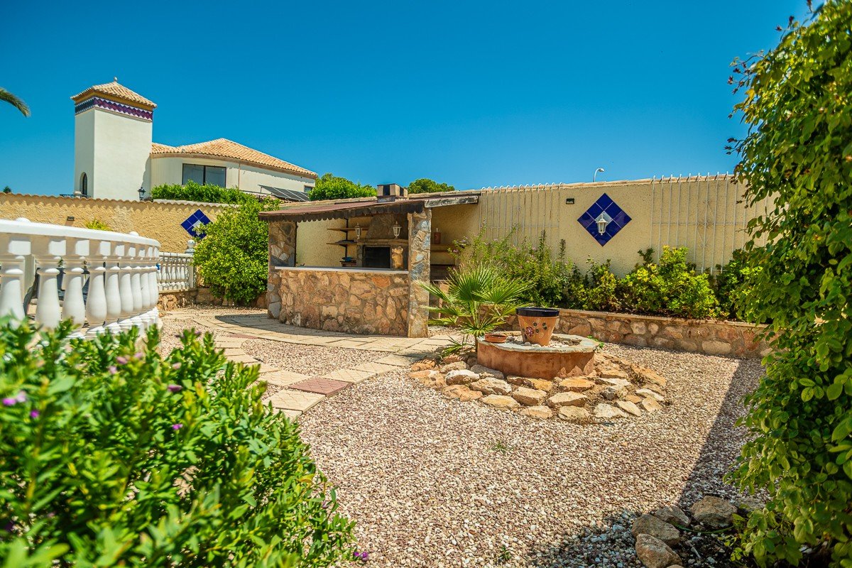 o_1j1qh7q0bqs1smgpdbdi81m6e4i