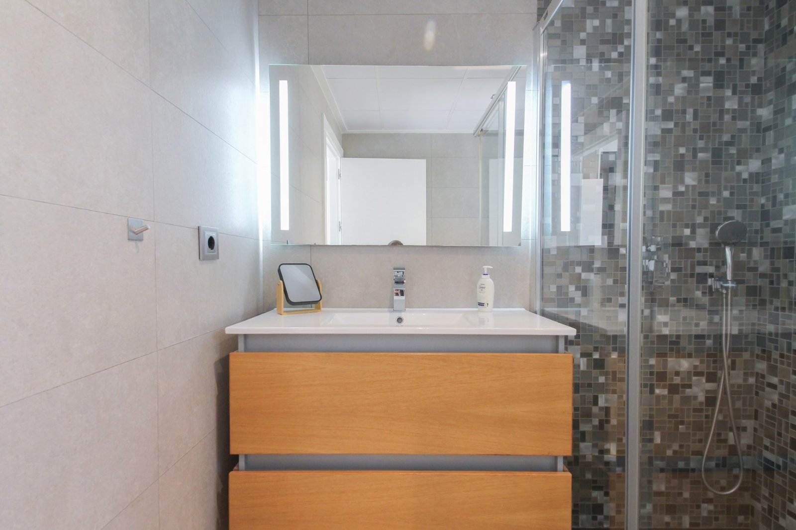 o_1j4kosvli1bjc140jkbtij4aqb44