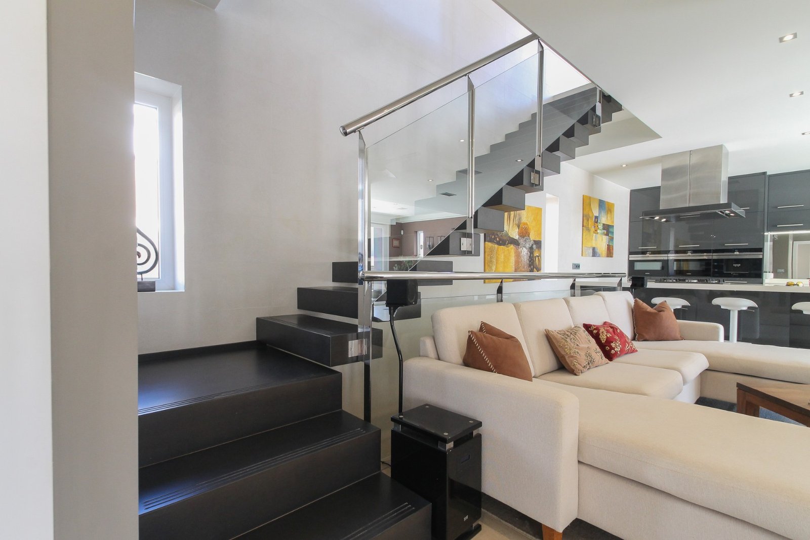 o_1j4kosvli1jgf1tce13licbb1v664i