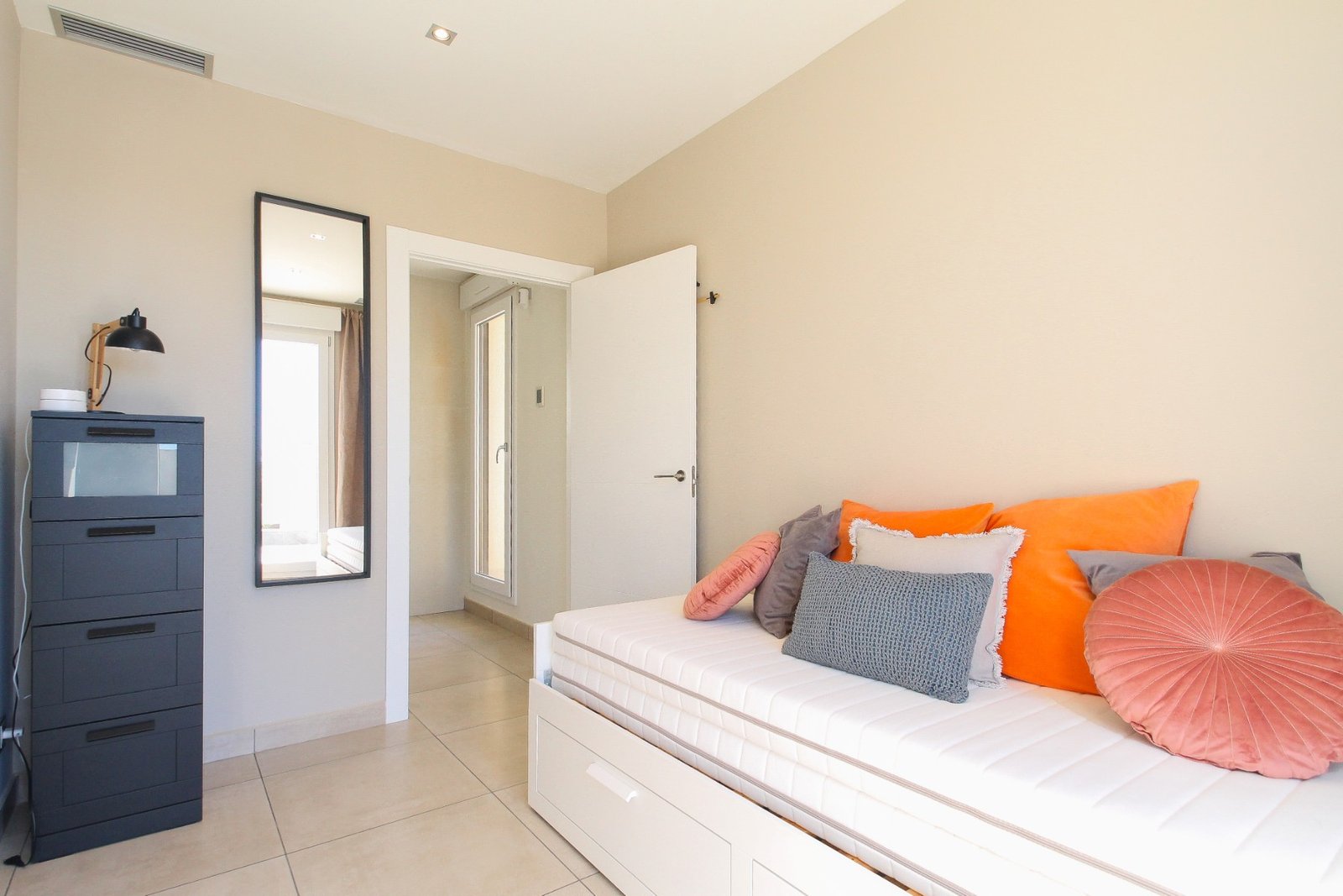 o_1j4kosvli1r2l103716421fq71tgp4a