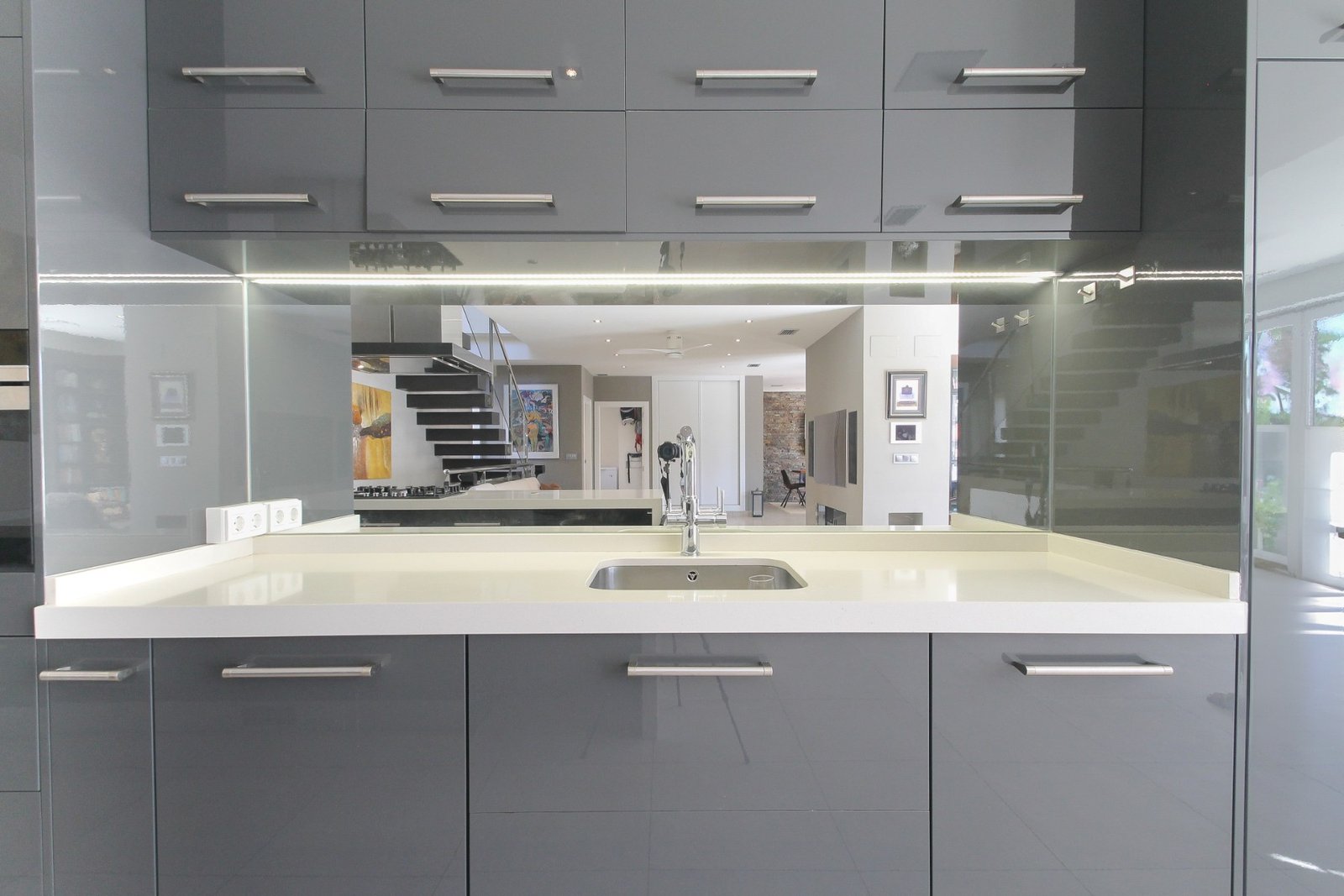 o_1j4kosvli1u4cju91o4ho0u1m8b4m