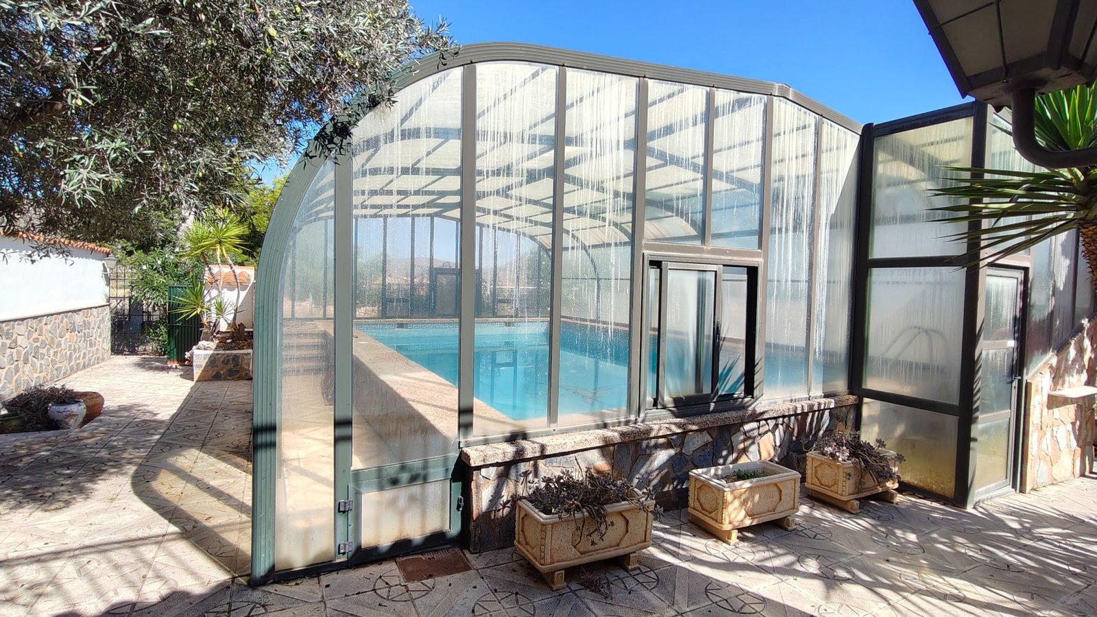 o_1j8l87ggs1579qs61irn19c7rbr6r