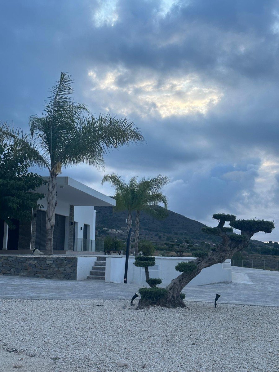 o_1jf0srglm1gge1cf416i1fucr1n2e