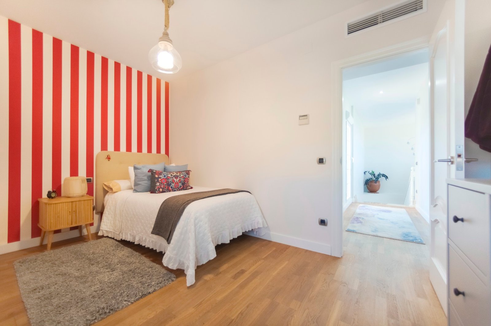 o_1jhlh22au1il8u8316701k23s693v