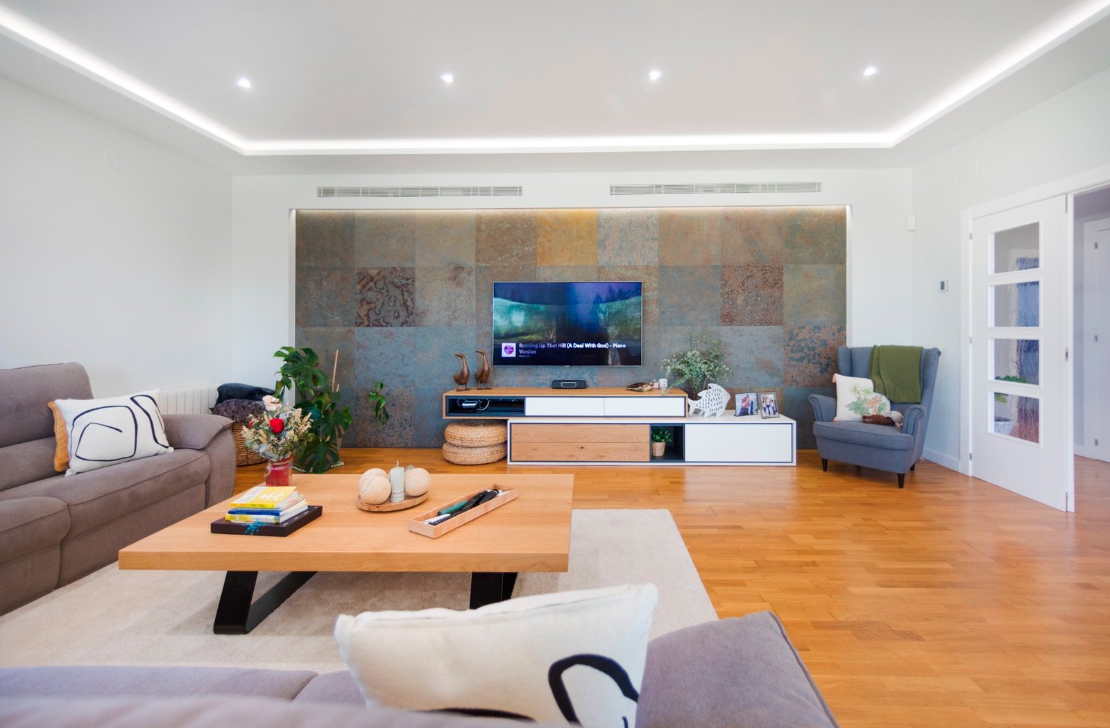 o_1jhlh22au1o14p7u1hd017pve0h3e