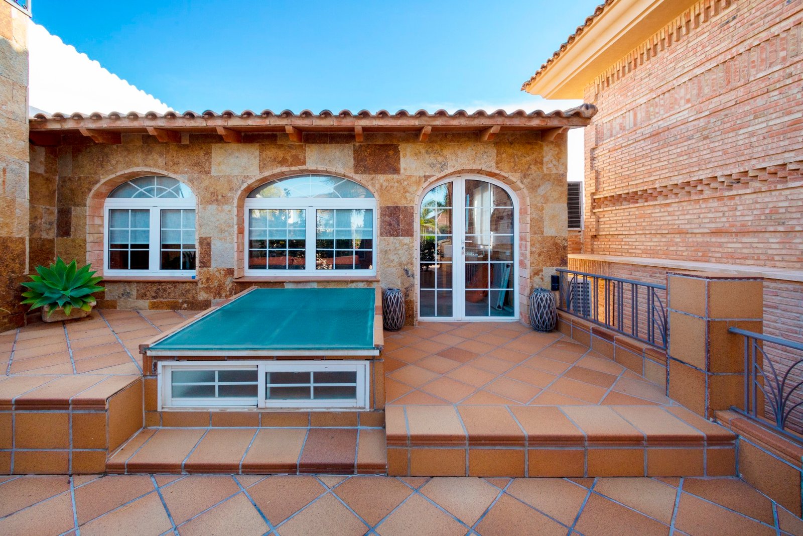 o_1jhlh22au5aci1g7sf102j17m642