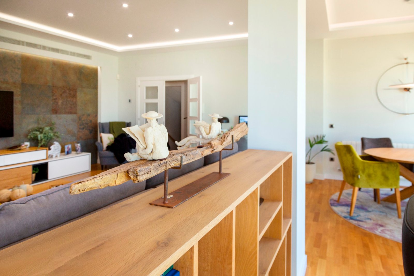 o_1jhlh22auu815cs1dtuer48fi3g