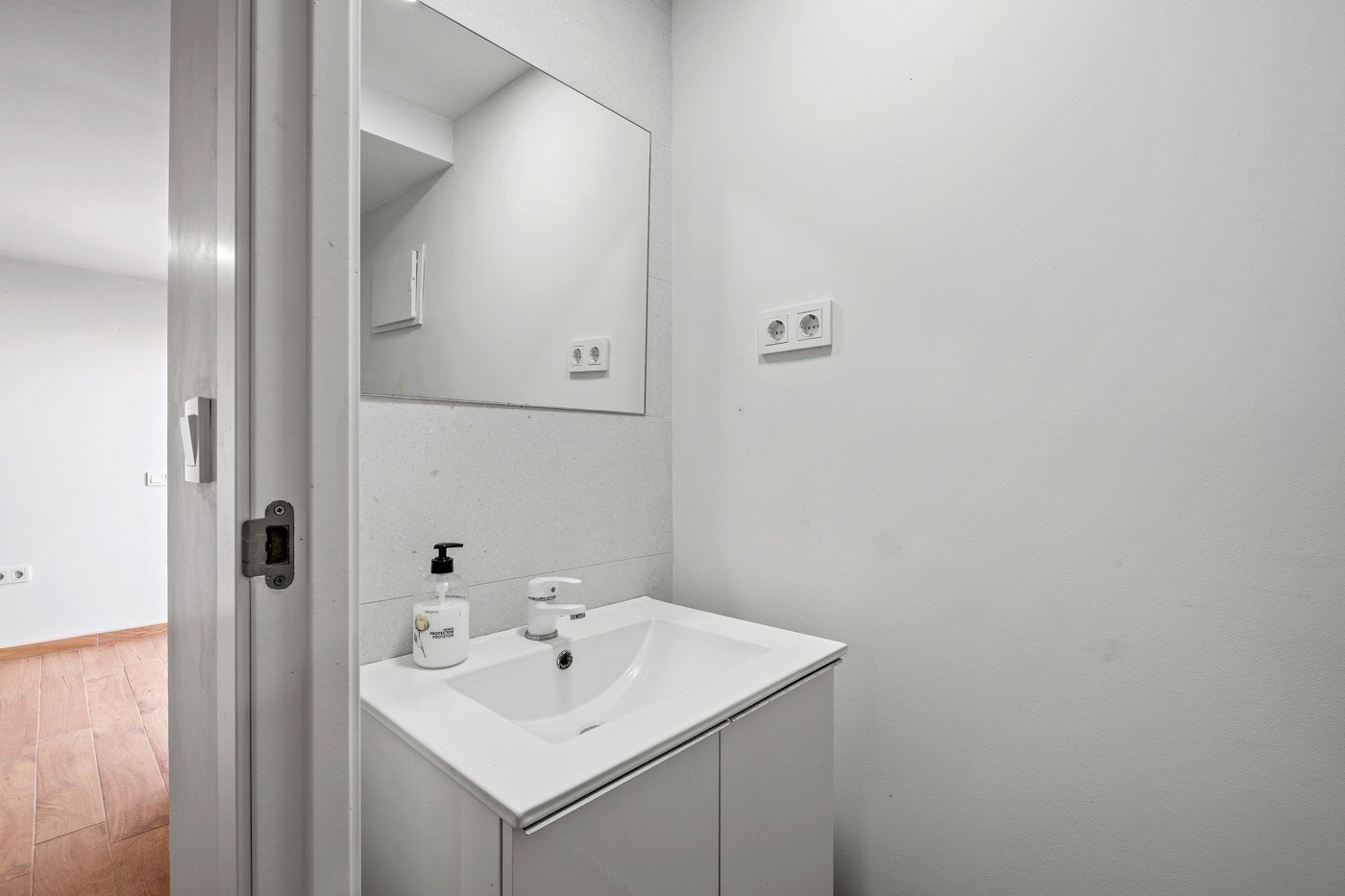 o_1ji5b464715hu1cg3nmg14eqtoh3t