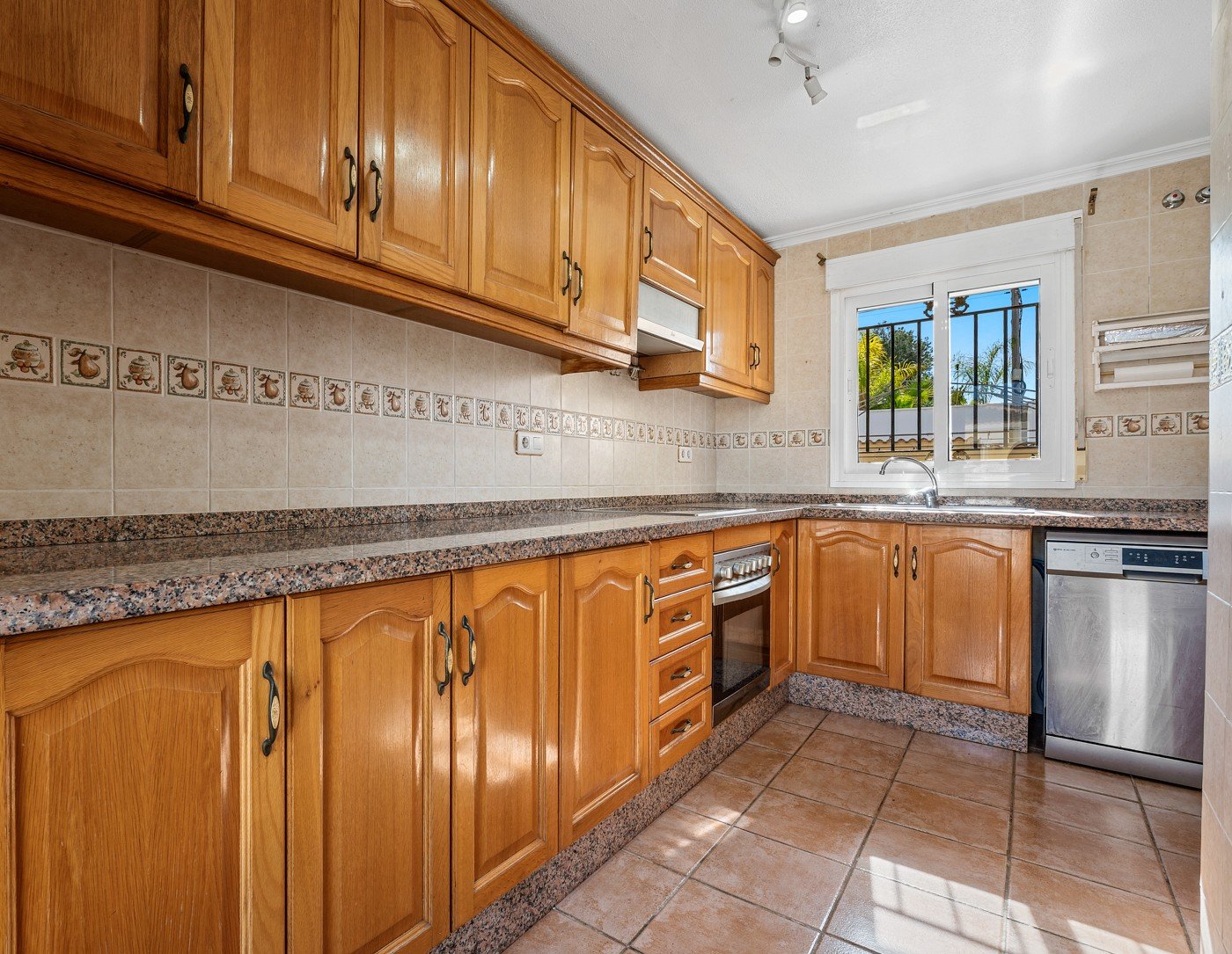 o_1ji5b4647jbr17ip7mm1v3fiau30