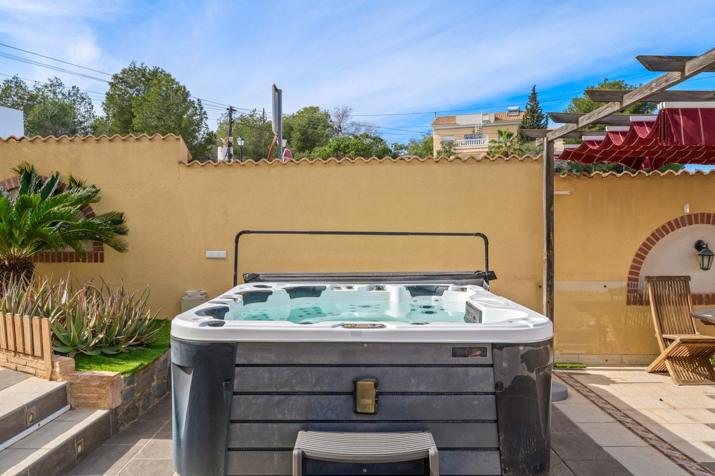 o_1ji5b4647pvuq47bgv1v2l1v63m