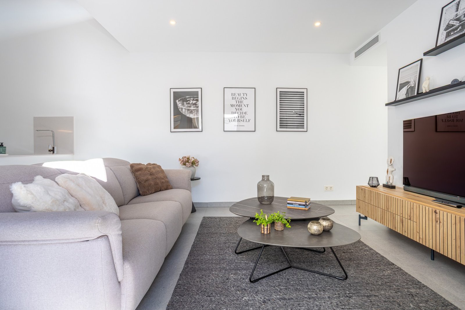 1240963_699d5bf227800