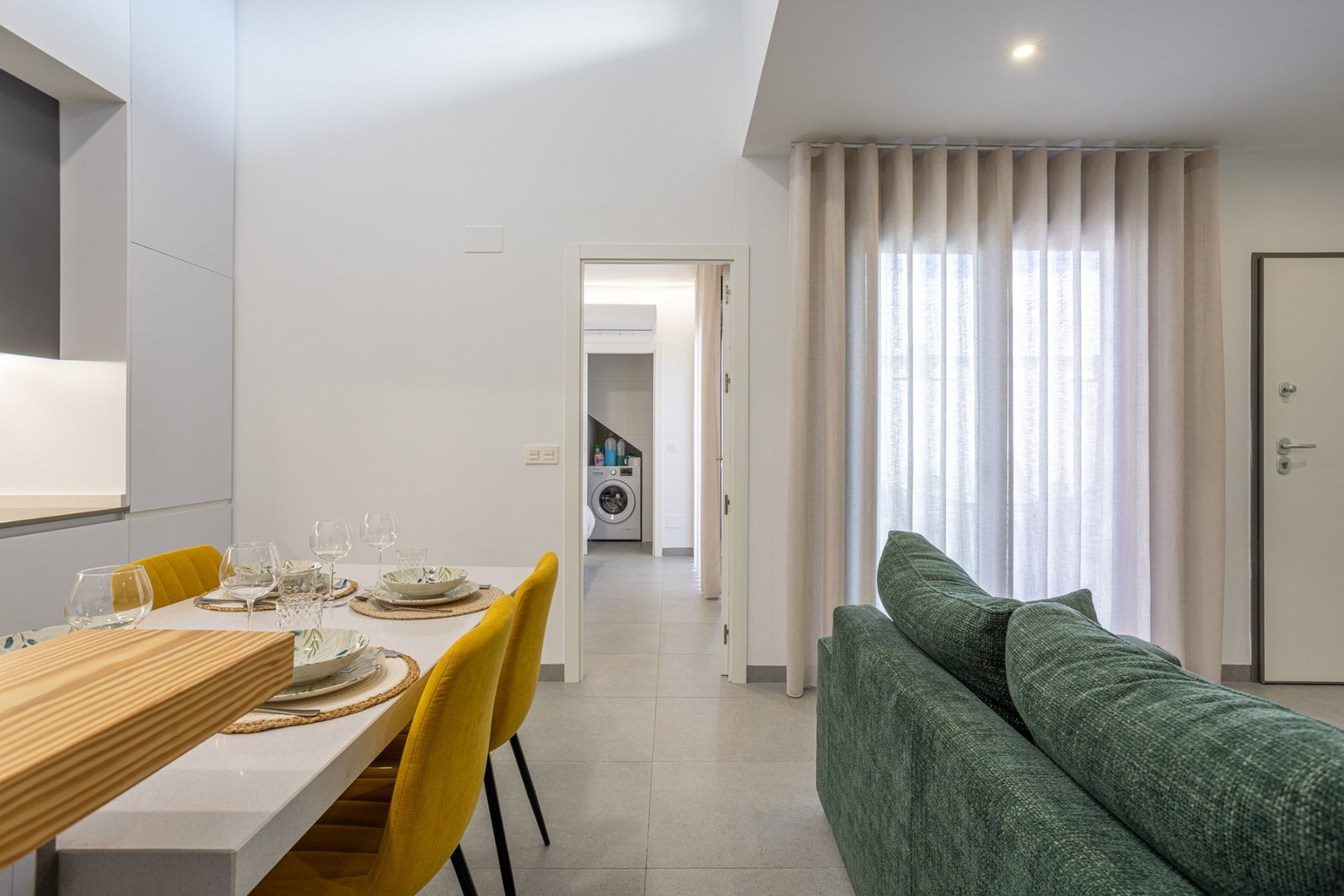 1243661_699d5b7623737