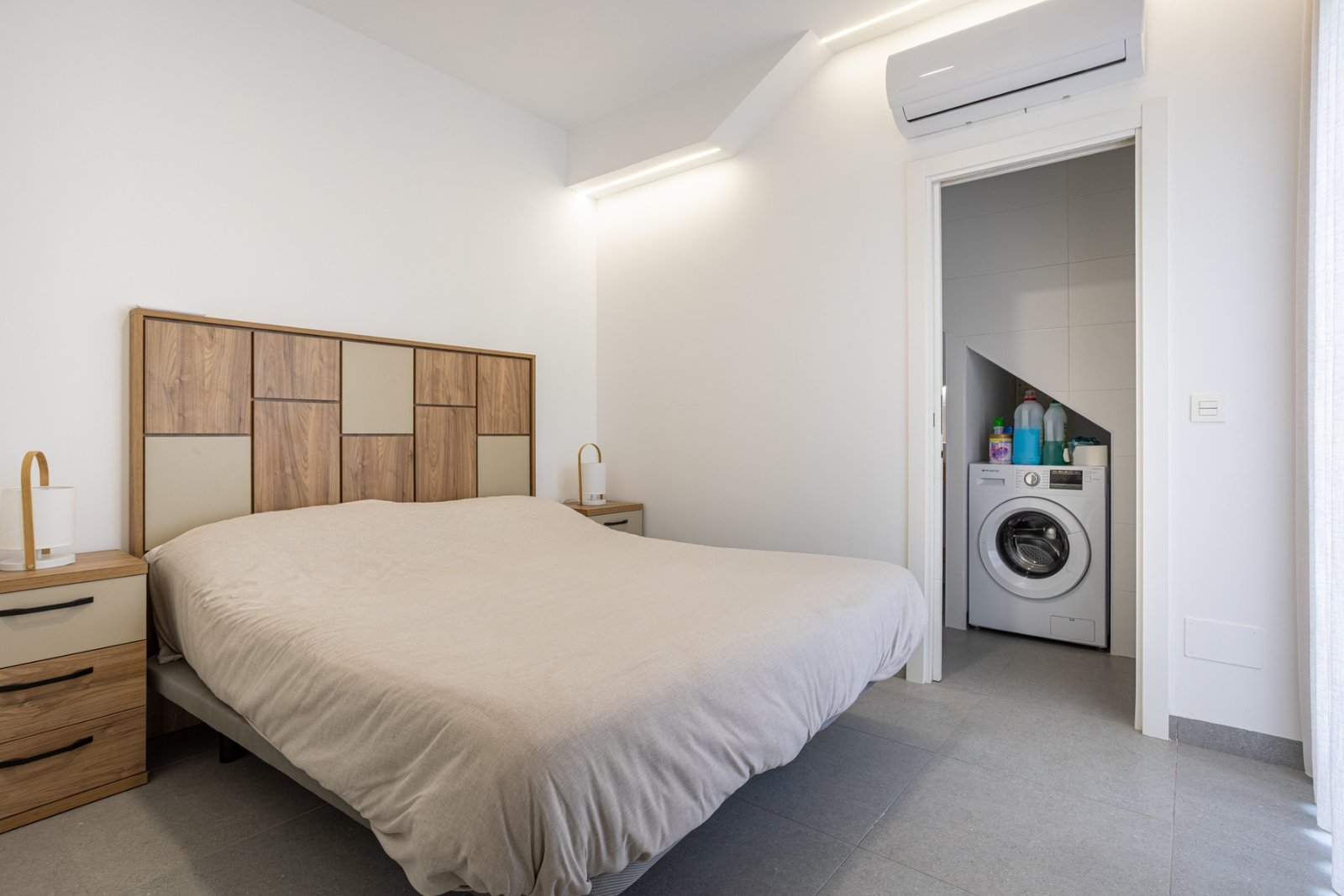 1243668_699d5b5af3005