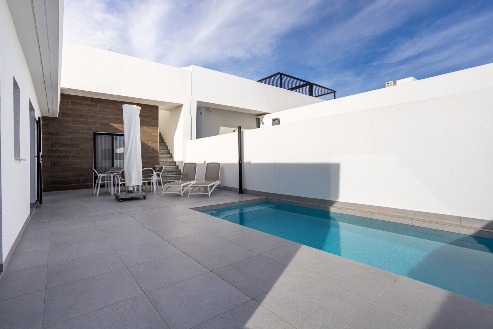 1243692_699d5bfa446b2