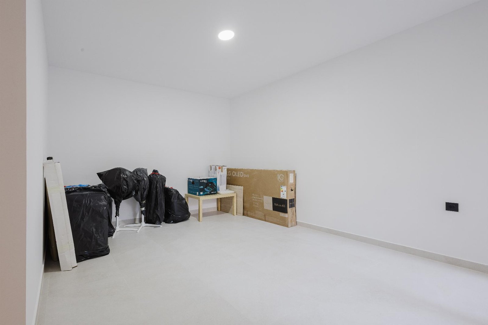 2223_o_1jgk57i2k1oiv1h1skp8f1o1ghb25